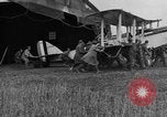 Image DH-4 Bombardier biplan Colombey-les-Belles France, 1918, de la seconde 10 séquences d'archives historiques vidéo 65675070256