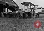 Image DH-4 Bombardier biplan Colombey-les-Belles France, 1918, de la seconde 13 séquences d'archives historiques vidéo 65675070256
