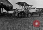 Image DH-4 Bombardier biplan Colombey-les-Belles France, 1918, de la seconde 15 séquences d'archives historiques vidéo 65675070256