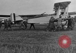 Image DH-4 Bombardier biplan Colombey-les-Belles France, 1918, de la seconde 22 séquences d'archives historiques vidéo 65675070256