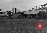Image DH-4 Bombardier biplan Colombey-les-Belles France, 1918, de la seconde 27 séquences d'archives historiques vidéo 65675070256