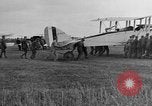 Image DH-4 Bombardier biplan Colombey-les-Belles France, 1918, de la seconde 30 séquences d'archives historiques vidéo 65675070256