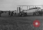 Image DH-4 Bombardier biplan Colombey-les-Belles France, 1918, de la seconde 33 séquences d'archives historiques vidéo 65675070256