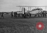 Image DH-4 Bombardier biplan Colombey-les-Belles France, 1918, de la seconde 34 séquences d'archives historiques vidéo 65675070256