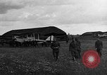 Image DH-4 Bombardier biplan Colombey-les-Belles France, 1918, de la seconde 51 séquences d'archives historiques vidéo 65675070256