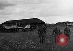 Image DH-4 Bombardier biplan Colombey-les-Belles France, 1918, de la seconde 53 séquences d'archives historiques vidéo 65675070256