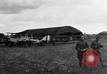 Image DH-4 Bombardier biplan Colombey-les-Belles France, 1918, de la seconde 55 séquences d'archives historiques vidéo 65675070256