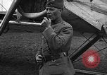 Standbild Benjamin Foulois D Colombey-les-Belles Frankreich, 1918, aus Sekunde 55 historischem Filmmaterial Videoclip 65675070257