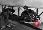 Standbild DH-4 Bomber Colombey-les-Belles Frankreich, 1918, aus Sekunde 15 historischem Filmmaterial Videoclip 65675070259