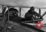 Standbild DH-4 Bomber Colombey-les-Belles Frankreich, 1918, aus Sekunde 16 historischem Filmmaterial Videoclip 65675070259