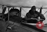 Standbild DH-4 Bomber Colombey-les-Belles Frankreich, 1918, aus Sekunde 17 historischem Filmmaterial Videoclip 65675070259