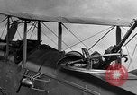Standbild DH-4 Bomber Colombey-les-Belles Frankreich, 1918, aus Sekunde 26 historischem Filmmaterial Videoclip 65675070259