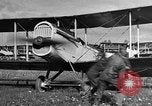 Standbild DH-4 Bomber Colombey-les-Belles Frankreich, 1918, aus Sekunde 51 historischem Filmmaterial Videoclip 65675070259