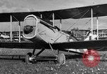 Standbild DH-4 Bomber Colombey-les-Belles Frankreich, 1918, aus Sekunde 54 historischem Filmmaterial Videoclip 65675070259