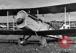 Standbild DH-4 Bomber Colombey-les-Belles Frankreich, 1918, aus Sekunde 56 historischem Filmmaterial Videoclip 65675070259
