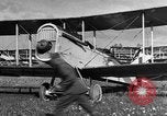 Standbild DH-4 Bomber Colombey-les-Belles Frankreich, 1918, aus Sekunde 57 historischem Filmmaterial Videoclip 65675070259