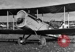 Standbild DH-4 Bomber Colombey-les-Belles Frankreich, 1918, aus Sekunde 58 historischem Filmmaterial Videoclip 65675070259