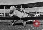 Standbild DH-4 Bomber Colombey-les-Belles Frankreich, 1918, aus Sekunde 60 historischem Filmmaterial Videoclip 65675070259