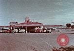 Standbild Drive-in-Restaurant Florida United States USA, 1958, aus Sekunde 7 historischem Filmmaterial Videoclip 65675070279