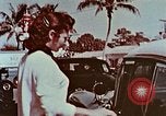 Standbild Drive-in-Restaurant Florida United States USA, 1958, aus Sekunde 13 historischem Filmmaterial Videoclip 65675070279