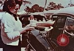 Standbild Drive-in-Restaurant Florida United States USA, 1958, aus Sekunde 16 historischem Filmmaterial Videoclip 65675070279