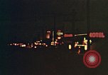 Standbild 1950er Autos entlang Streifen des Motels Florida United States USA, 1958, aus Sekunde 4 historischem Filmmaterial Videoclip 65675070281