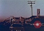 Standbild 1950er Autos entlang Streifen des Motels Florida United States USA, 1958, aus Sekunde 6 historischem Filmmaterial Videoclip 65675070281