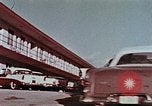 Standbild 1950er Autos entlang Streifen des Motels Florida United States USA, 1958, aus Sekunde 17 historischem Filmmaterial Videoclip 65675070281