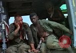 Standbild Evakuierung von Verletzten Vietnam, 1965, aus Sekunde 7 historischem Filmmaterial Videoclip 65675070291
