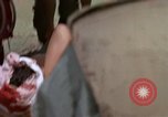 Standbild Evakuierung von Verletzten Vietnam, 1965, aus Sekunde 16 historischem Filmmaterial Videoclip 65675070291