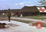 Image d'évacuation des blessés Vietnam, 1965, de la seconde 9 séquences d'archives historiques vidéo 65675070292