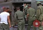 Image d'évacuation des blessés Vietnam, 1965, de la seconde 38 séquences d'archives historiques vidéo 65675070292
