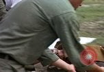Image d'évacuation des blessés Vietnam, 1965, de la seconde 43 séquences d'archives historiques vidéo 65675070292