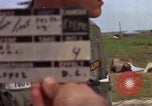 Image d'évacuation des blessés Vietnam, 1965, de la seconde 8 séquences d'archives historiques vidéo 65675070293