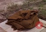 Image d'évacuation des blessés Vietnam, 1965, de la seconde 9 séquences d'archives historiques vidéo 65675070293