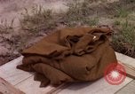 Image d'évacuation des blessés Vietnam, 1965, de la seconde 10 séquences d'archives historiques vidéo 65675070293