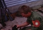 Image d'évacuation des blessés Vietnam, 1965, de la seconde 31 séquences d'archives historiques vidéo 65675070293