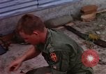 Image d'évacuation des blessés Vietnam, 1965, de la seconde 33 séquences d'archives historiques vidéo 65675070293