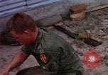 Image d'évacuation des blessés Vietnam, 1965, de la seconde 35 séquences d'archives historiques vidéo 65675070293
