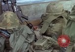 Image d'évacuation des blessés Vietnam, 1965, de la seconde 40 séquences d'archives historiques vidéo 65675070293