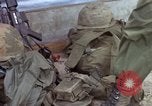 Image d'évacuation des blessés Vietnam, 1965, de la seconde 42 séquences d'archives historiques vidéo 65675070293
