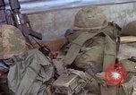 Image d'évacuation des blessés Vietnam, 1965, de la seconde 46 séquences d'archives historiques vidéo 65675070293