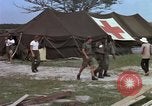 Standbild Evakuierung von Verletzten Vietnam, 1965, aus Sekunde 3 historischem Filmmaterial Videoclip 65675070294