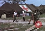 Standbild Evakuierung von Verletzten Vietnam, 1965, aus Sekunde 5 historischem Filmmaterial Videoclip 65675070294