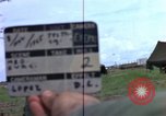 Standbild Evakuierung von Verletzten über Huey Hubschrauber Vietnam, 1965, aus Sekunde 3 historischem Filmmaterial Videoclip 65675070295