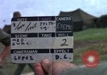 Standbild Evakuierung von Verletzten über Huey Hubschrauber Vietnam, 1965, aus Sekunde 6 historischem Filmmaterial Videoclip 65675070295