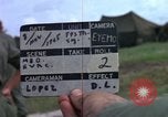 Standbild Evakuierung von Verletzten über Huey Hubschrauber Vietnam, 1965, aus Sekunde 7 historischem Filmmaterial Videoclip 65675070295