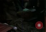 Standbild Evakuierung von Verletzten über Huey Hubschrauber Vietnam, 1965, aus Sekunde 8 historischem Filmmaterial Videoclip 65675070295