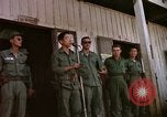 Standbild vietnamesischen Dorfbewohner Vietnam, 1965, aus Sekunde 19 historischem Filmmaterial Videoclip 65675070297