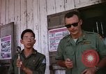 Standbild vietnamesischen Dorfbewohner Vietnam, 1965, aus Sekunde 26 historischem Filmmaterial Videoclip 65675070297